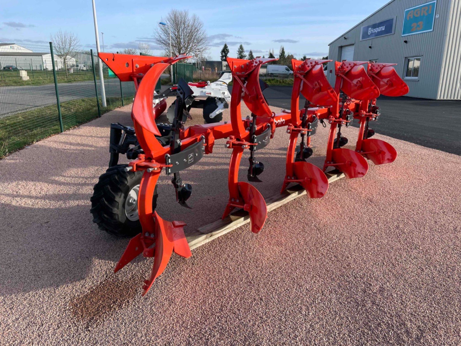 Pflug Türe ait Kubota RM3005V5CORPS, Gebrauchtmaschine içinde LA SOUTERRAINE (resim 2)