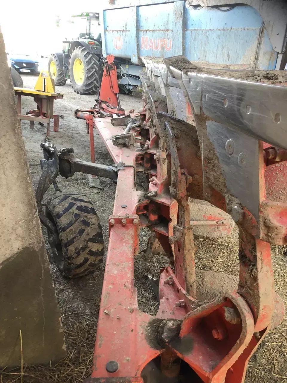 Pflug Türe ait Kuhn 122 varimaster, Gebrauchtmaschine içinde CHAUVONCOURT (resim 4)