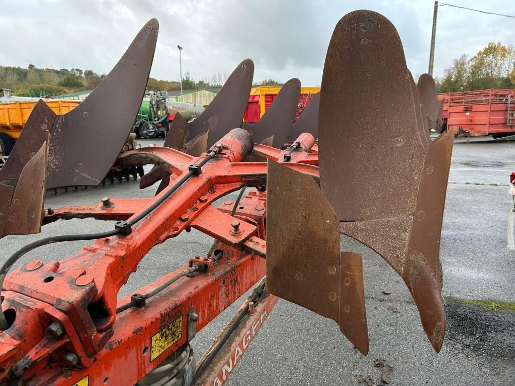 Pflug Türe ait Kuhn Manager, Gebrauchtmaschine içinde JOSSELIN (resim 2)