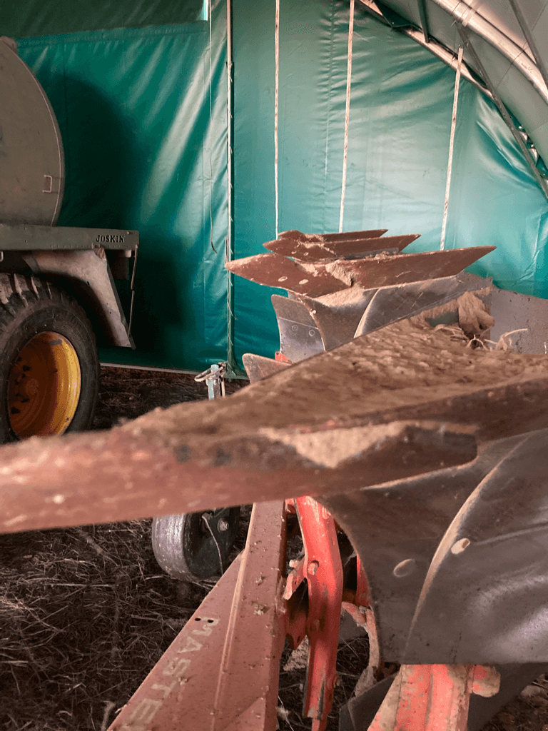 Pflug of the type Kuhn MASTER 100 4, Gebrauchtmaschine in ISIGNY-LE-BUAT (Picture 3)