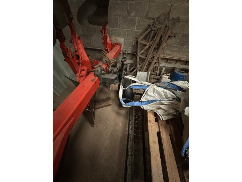 Pflug del tipo Kuhn MASTER 100, Gebrauchtmaschine In ESCAUDOEUVRES (Immagine 3)