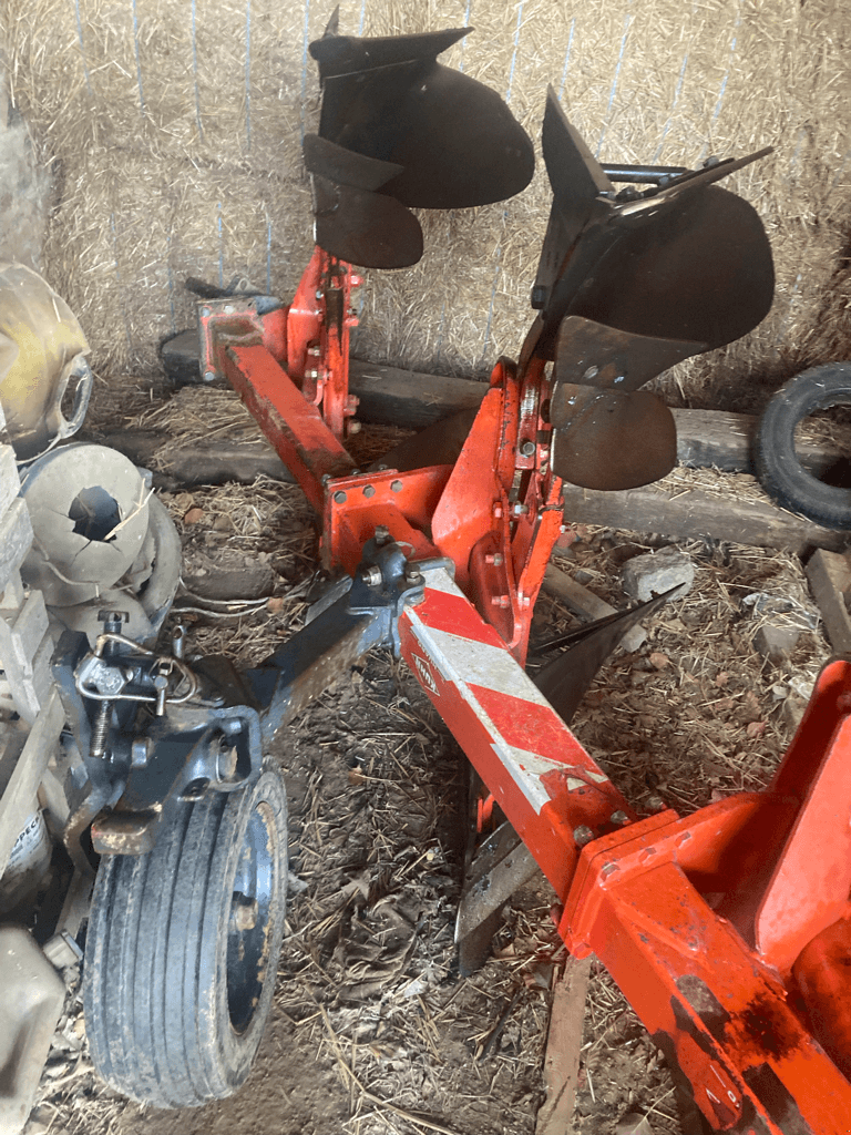 Pflug Türe ait Kuhn MASTER 120, Gebrauchtmaschine içinde CONDE SUR VIRE (resim 2)