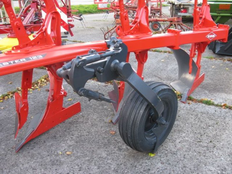 Pflug tip Kuhn MM123  4 + 5, Neumaschine in Nieheim Kreis Höxter (Poză 9)
