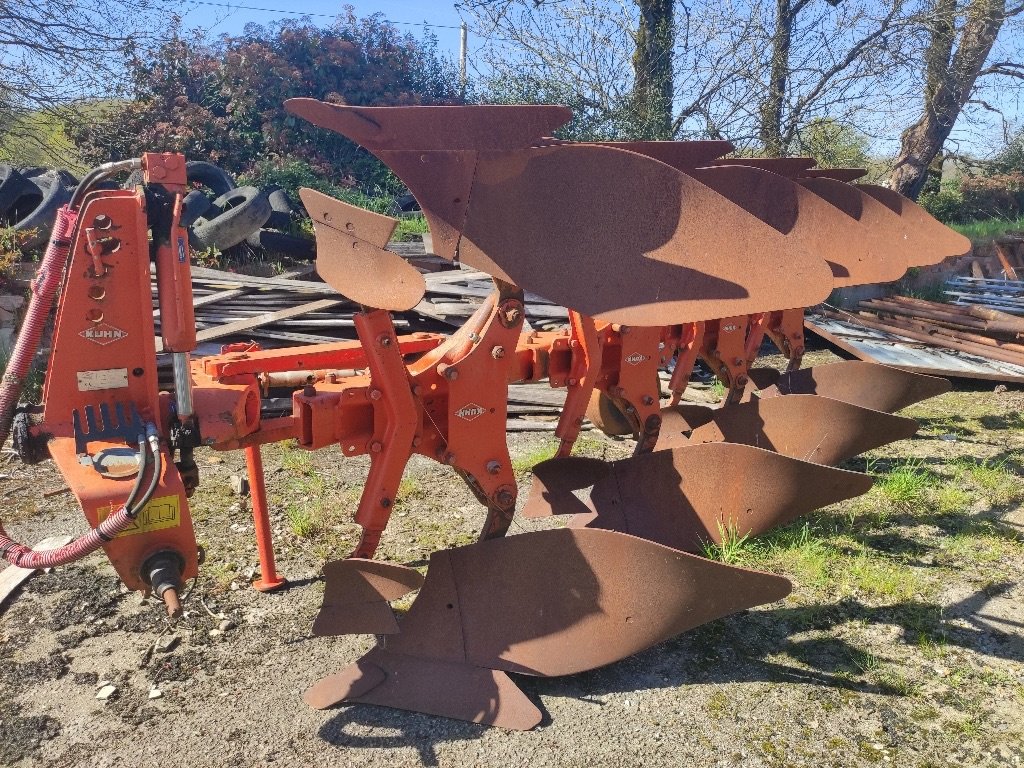 Pflug del tipo Kuhn MULTI MASTER 112, Gebrauchtmaschine en COGNAC LA FORET (Imagen 1)