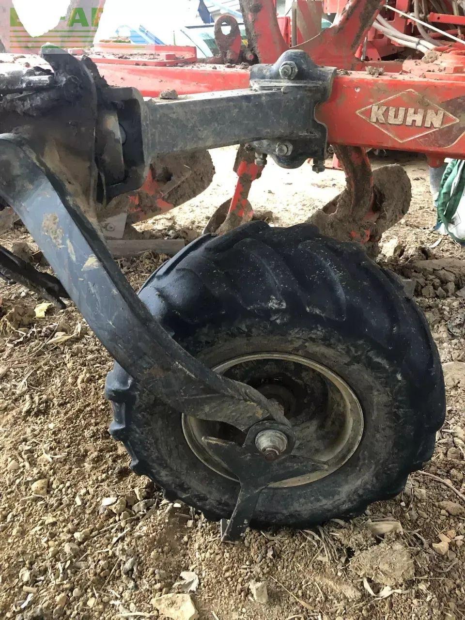 Pflug от тип Kuhn multi master 152.4e, Gebrauchtmaschine в CHAUVONCOURT (Снимка 5)