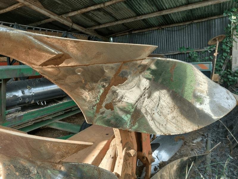 Pflug typu Kuhn VARI-M 121, Gebrauchtmaschine w STENAY (Zdjęcie 9)