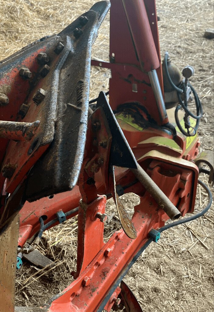 Pflug типа Kuhn VARI MASTER 120-4ENS, Gebrauchtmaschine в PONTIVY (Фотография 4)