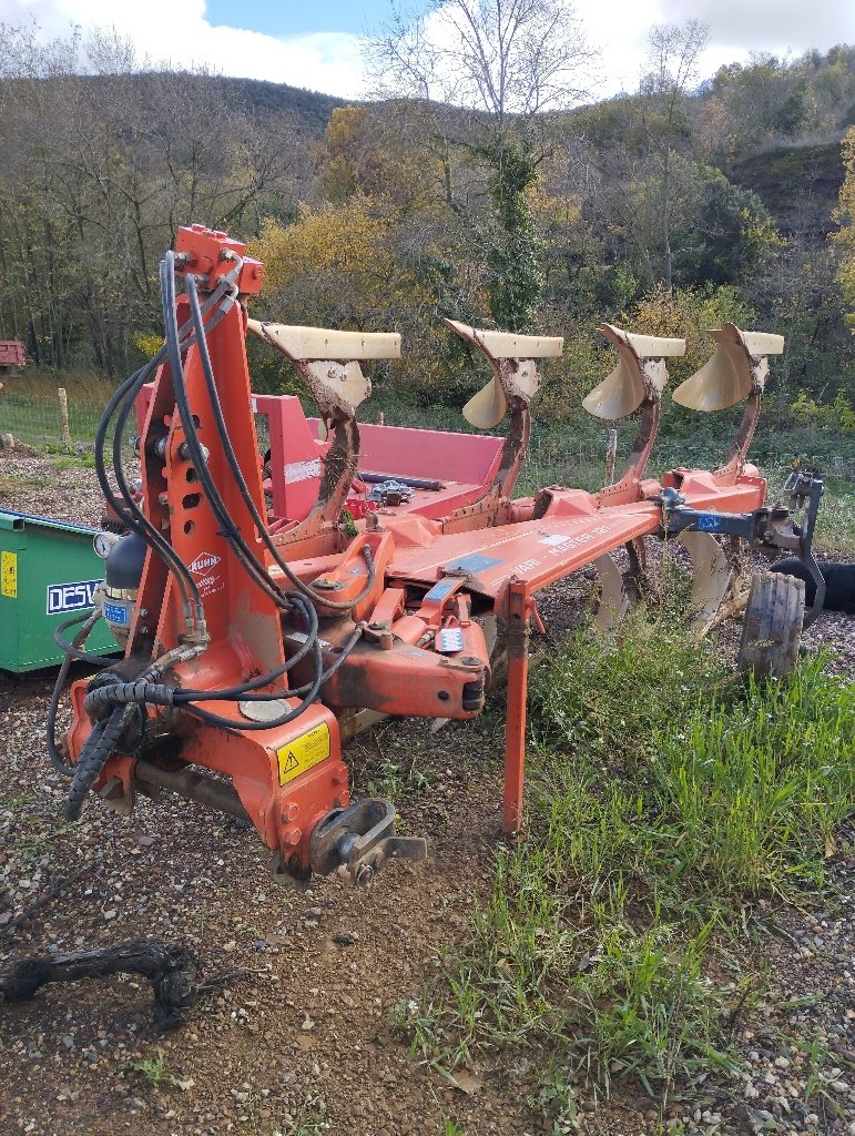 Pflug of the type Kuhn Vari-master 121, Gebrauchtmaschine in Calmont (Picture 1)