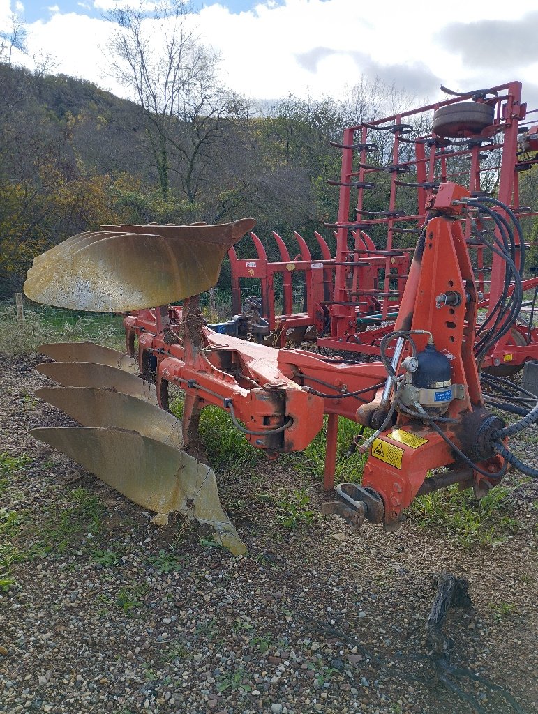 Pflug of the type Kuhn Vari-master 121, Gebrauchtmaschine in Calmont (Picture 2)