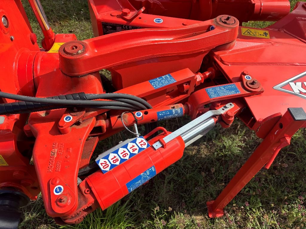 Pflug del tipo Kuhn VARI-MASTER 123, Gebrauchtmaschine In CAILLOUET-ORGEVILLE (Immagine 3)
