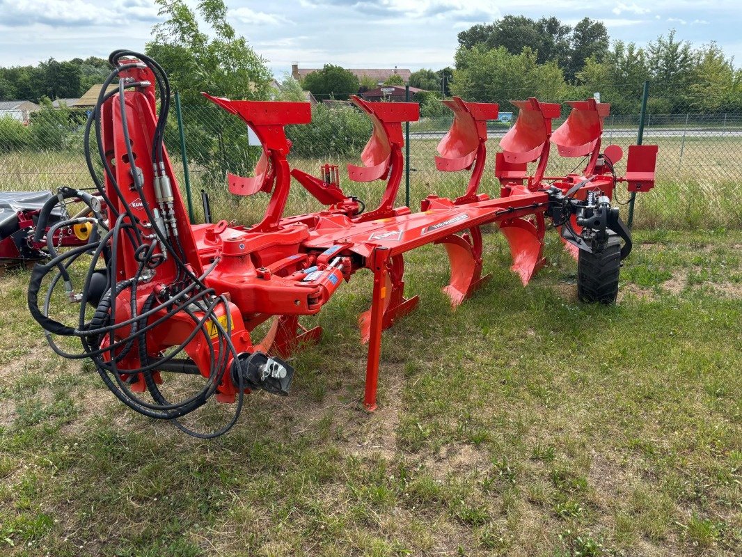 Pflug Türe ait Kuhn Vari-Master 153 5 (4E+1), Neumaschine içinde Plau am See / OT Klebe (resim 1)