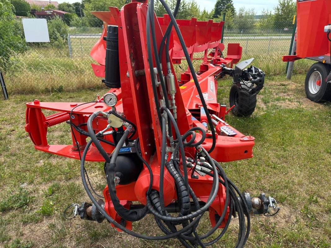 Pflug Türe ait Kuhn Vari-Master 153 5 (4E+1), Neumaschine içinde Plau am See / OT Klebe (resim 2)