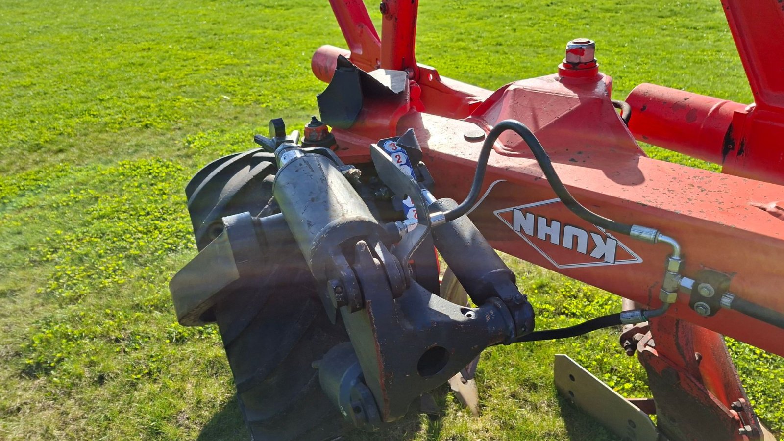 Pflug du type Kuhn Vari-Master 153, Gebrauchtmaschine en Nykøbing Mors (Photo 2)