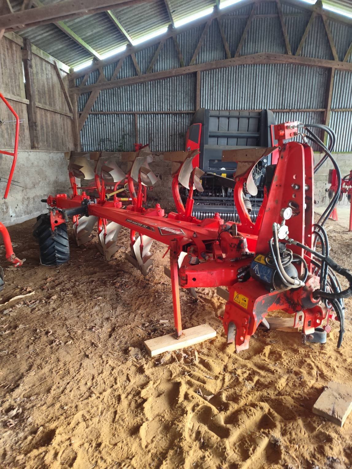 Pflug des Typs Kuhn VARI-MASTER 153, Gebrauchtmaschine in Le Horps (Bild 3)