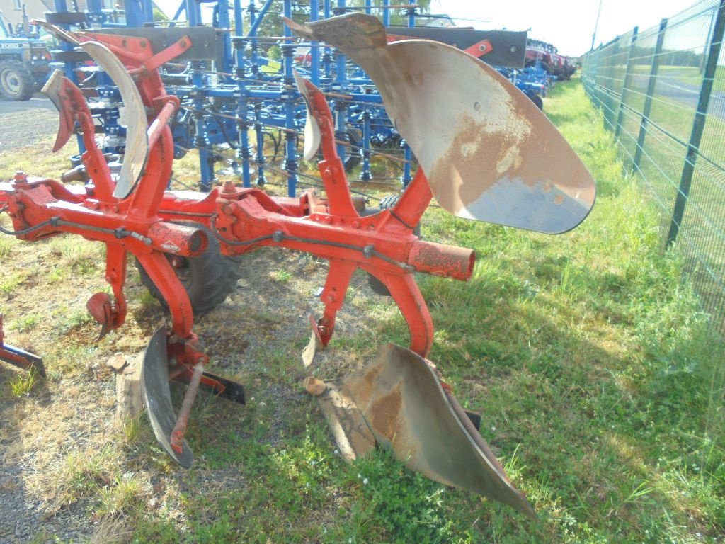 Pflug типа Kuhn VARIMASTER 120, Gebrauchtmaschine в AUTHON (Фотография 3)