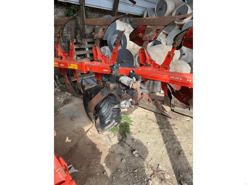 Pflug Türe ait Kuhn VARIMASTER 122, Gebrauchtmaschine içinde ESCAUDOEUVRES (resim 6)