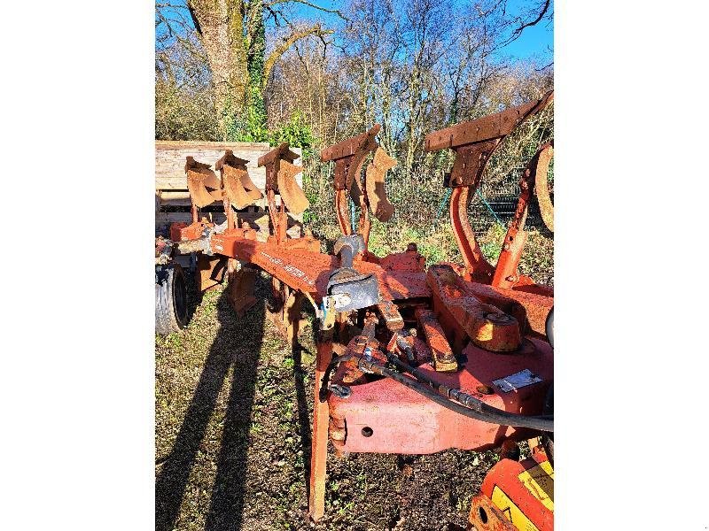 Pflug Türe ait Kuhn VARIMASTER 150, Gebrauchtmaschine içinde PLUMELEC (resim 3)