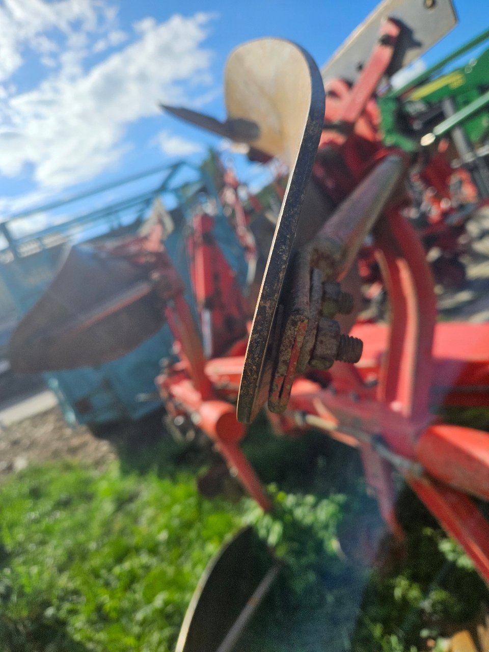 Pflug от тип Kuhn Varimaster 152, Gebrauchtmaschine в MANDRES-SUR-VAIR (Снимка 10)