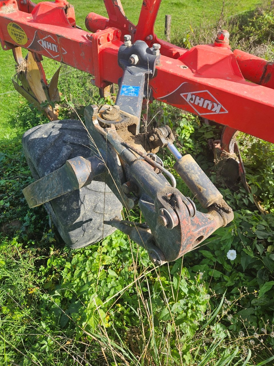 Pflug от тип Kuhn Varimaster 152, Gebrauchtmaschine в MANDRES-SUR-VAIR (Снимка 5)