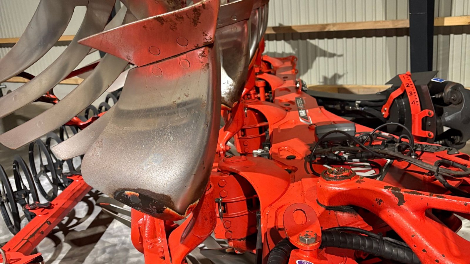 Pflug of the type Kuhn Varimaster L Med pakker på - plovet 500 ha, Gebrauchtmaschine in Løgstør (Picture 17)