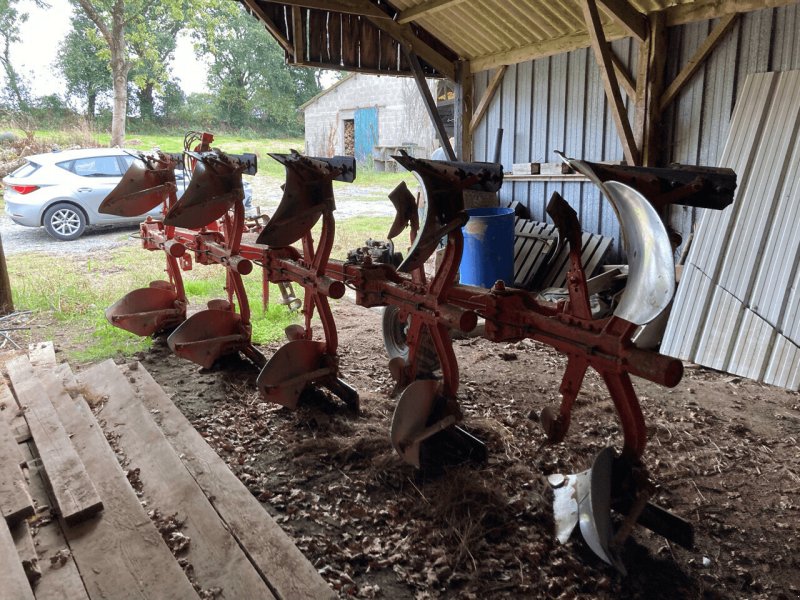 Pflug typu Kuhn VM 123 5  VARILARGE 700 HA !!, Gebrauchtmaschine w PONTIVY