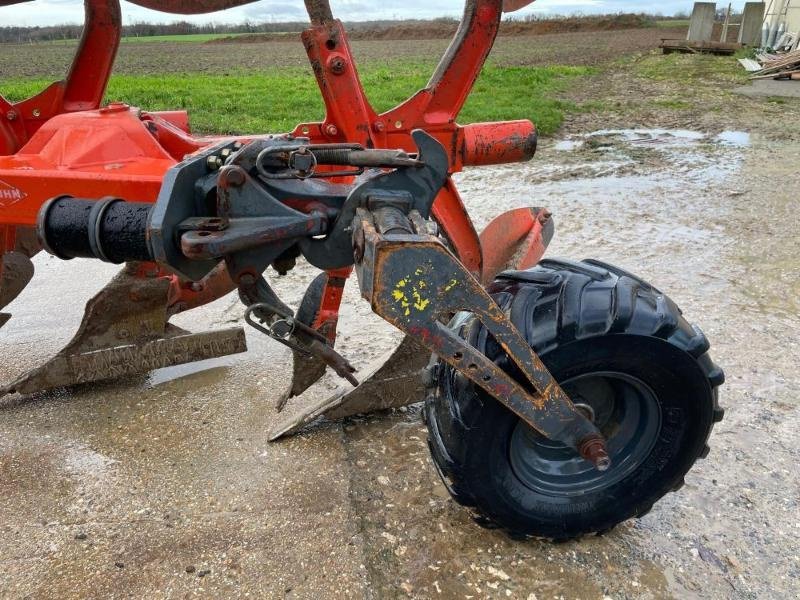 Pflug от тип Kuhn VM121.5NSH, Gebrauchtmaschine в BRAY en Val (Снимка 5)