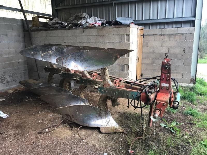 Pflug des Typs Kverneland 160, Gebrauchtmaschine in CHAUMONT (Bild 2)