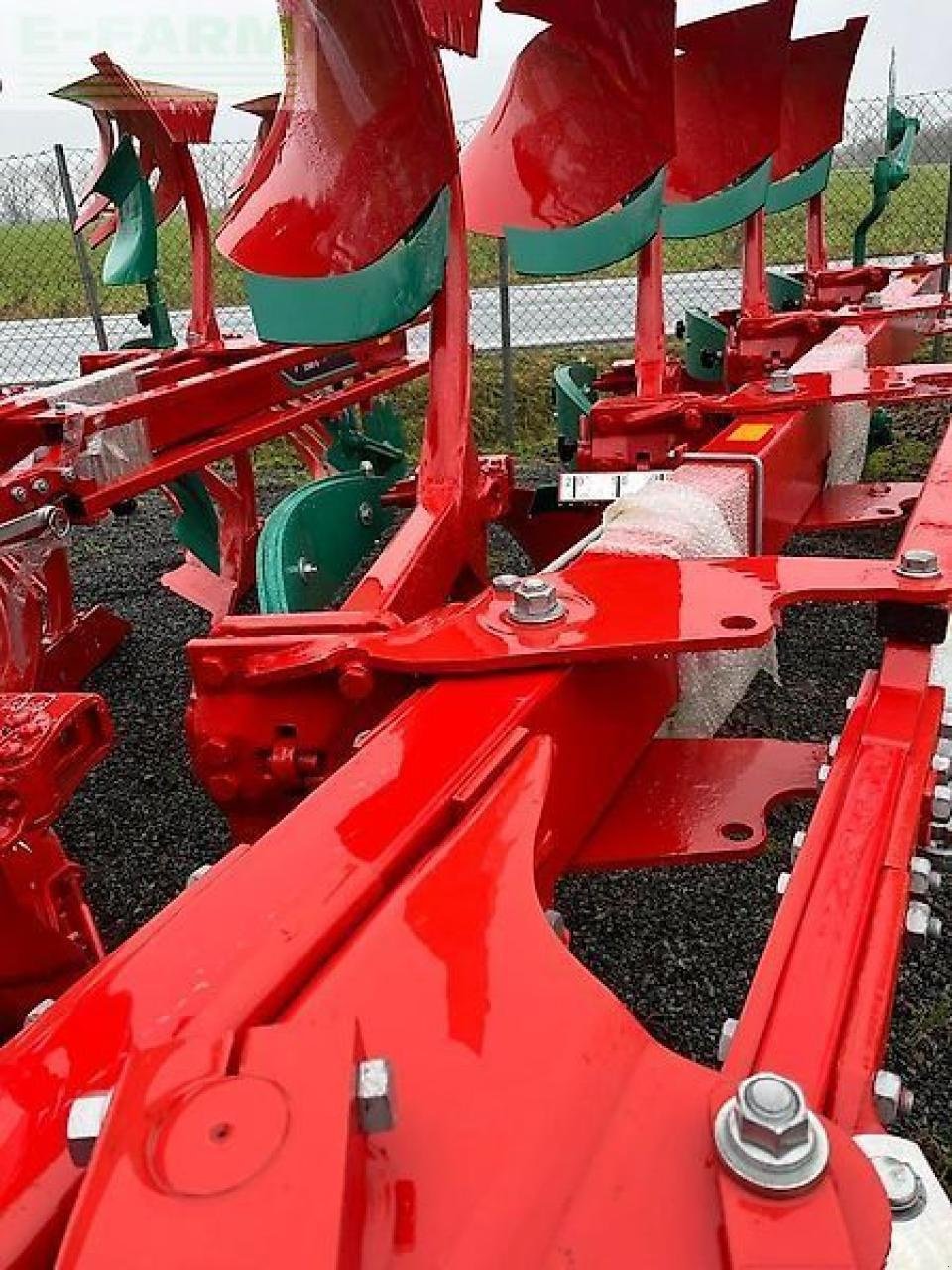 Pflug des Typs Kverneland 2300 s variomat 5 schar volldrehpflug neu, Gebrauchtmaschine in HEMMINGEN (Bild 4)