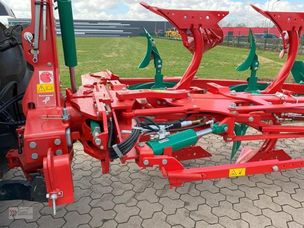 Pflug des Typs Kverneland 3300S-100 VARIO 5 SCHAR, Neumaschine in Oyten (Bild 2)