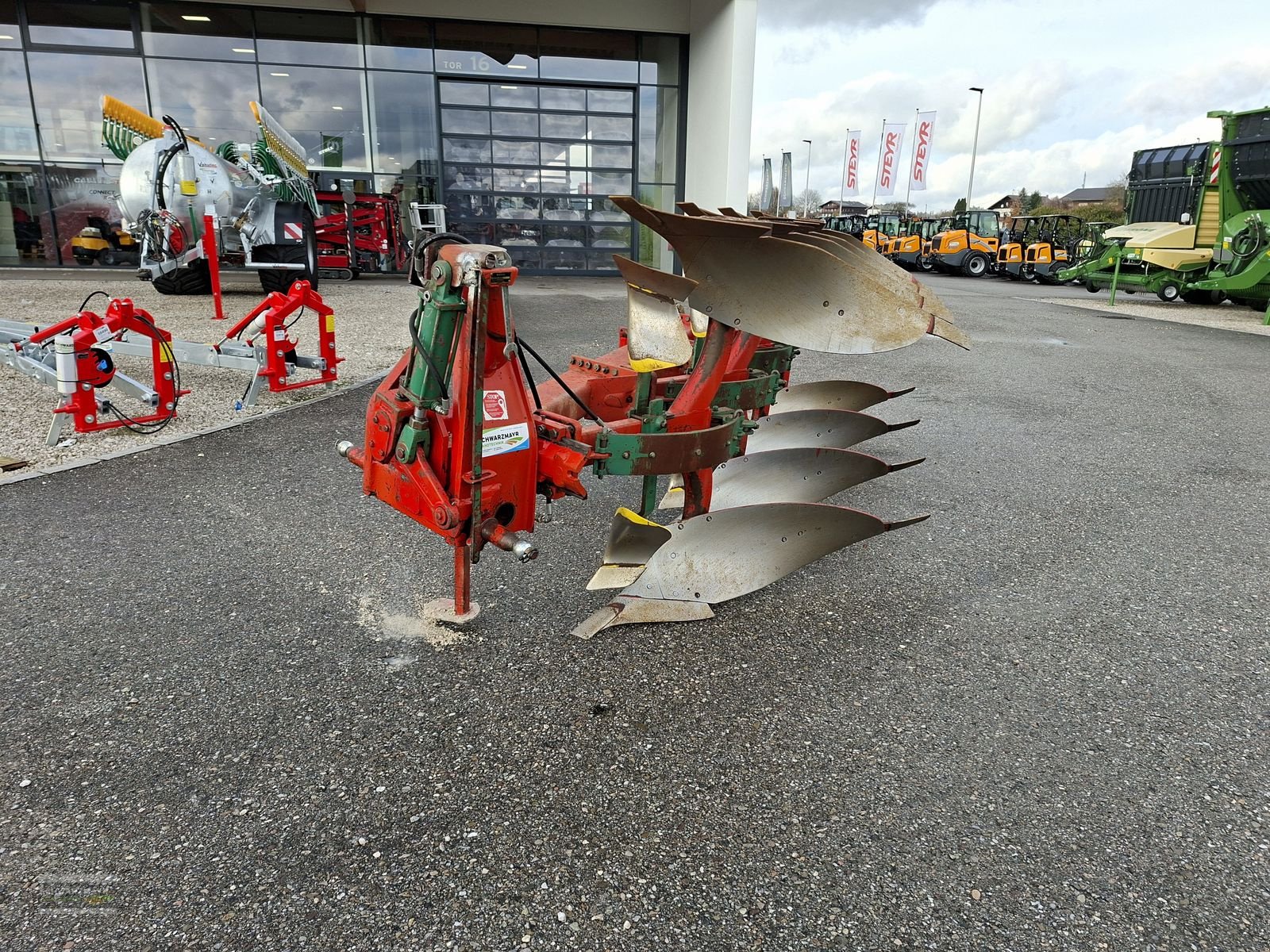 Pflug typu Kverneland 4-schar mit Steinsicherung über Blattfeder, Gebrauchtmaschine v Gampern (Obrázek 3)
