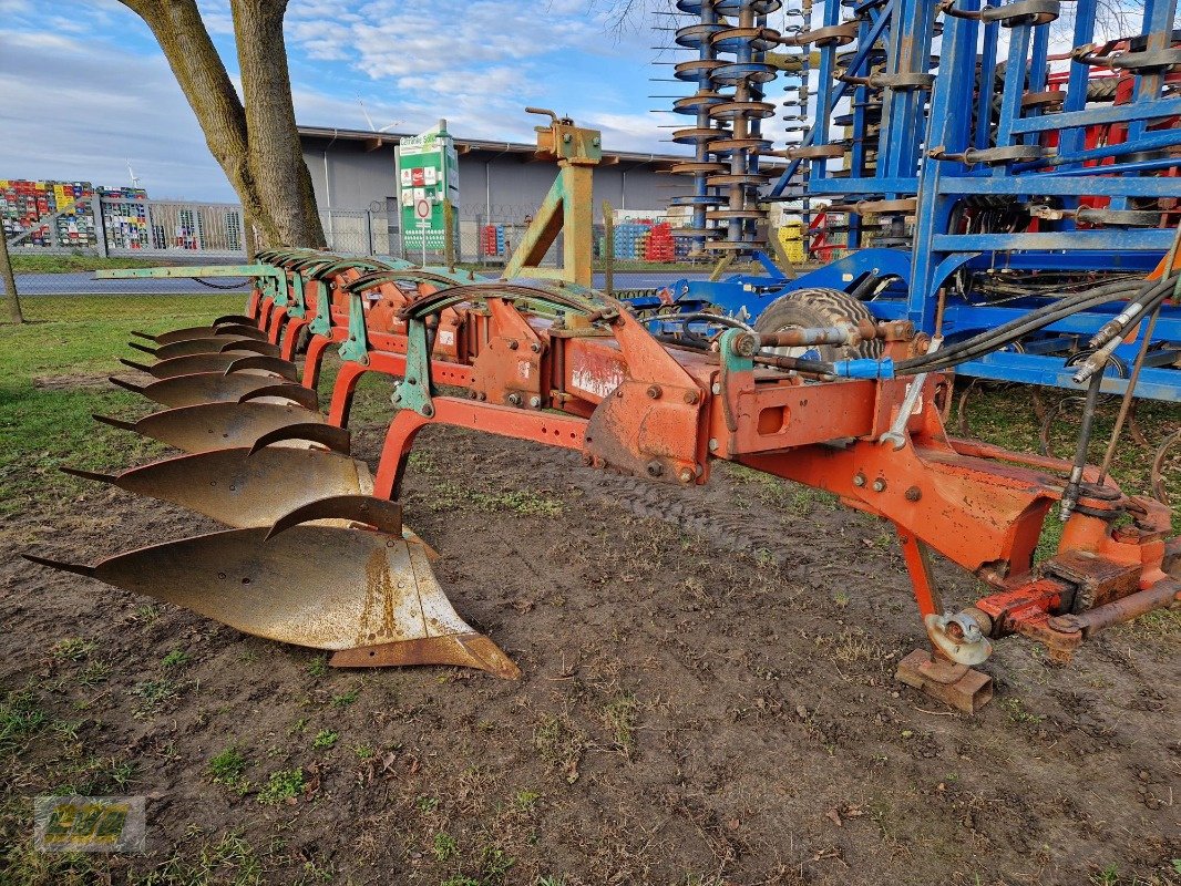 Pflug des Typs Kverneland BB 100 7 Schar mit Packer, Gebrauchtmaschine in Schenkenberg (Bild 1)