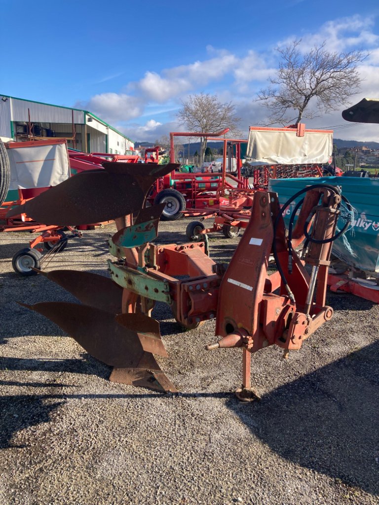 Pflug tipa Kverneland BIS SOCS, Gebrauchtmaschine u VERNOUX EN VIVARAIS (Slika 1)