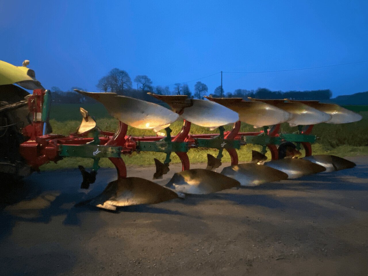 Pflug del tipo Kverneland CHARRUE ES 100 5 CORPS VARILAR, Gebrauchtmaschine In PONTIVY (Immagine 4)