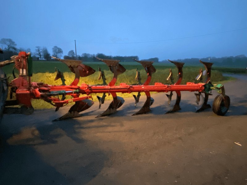 Pflug a típus Kverneland CHARRUE ES 100 5 CORPS VARILAR, Gebrauchtmaschine ekkor: PONTIVY (Kép 1)