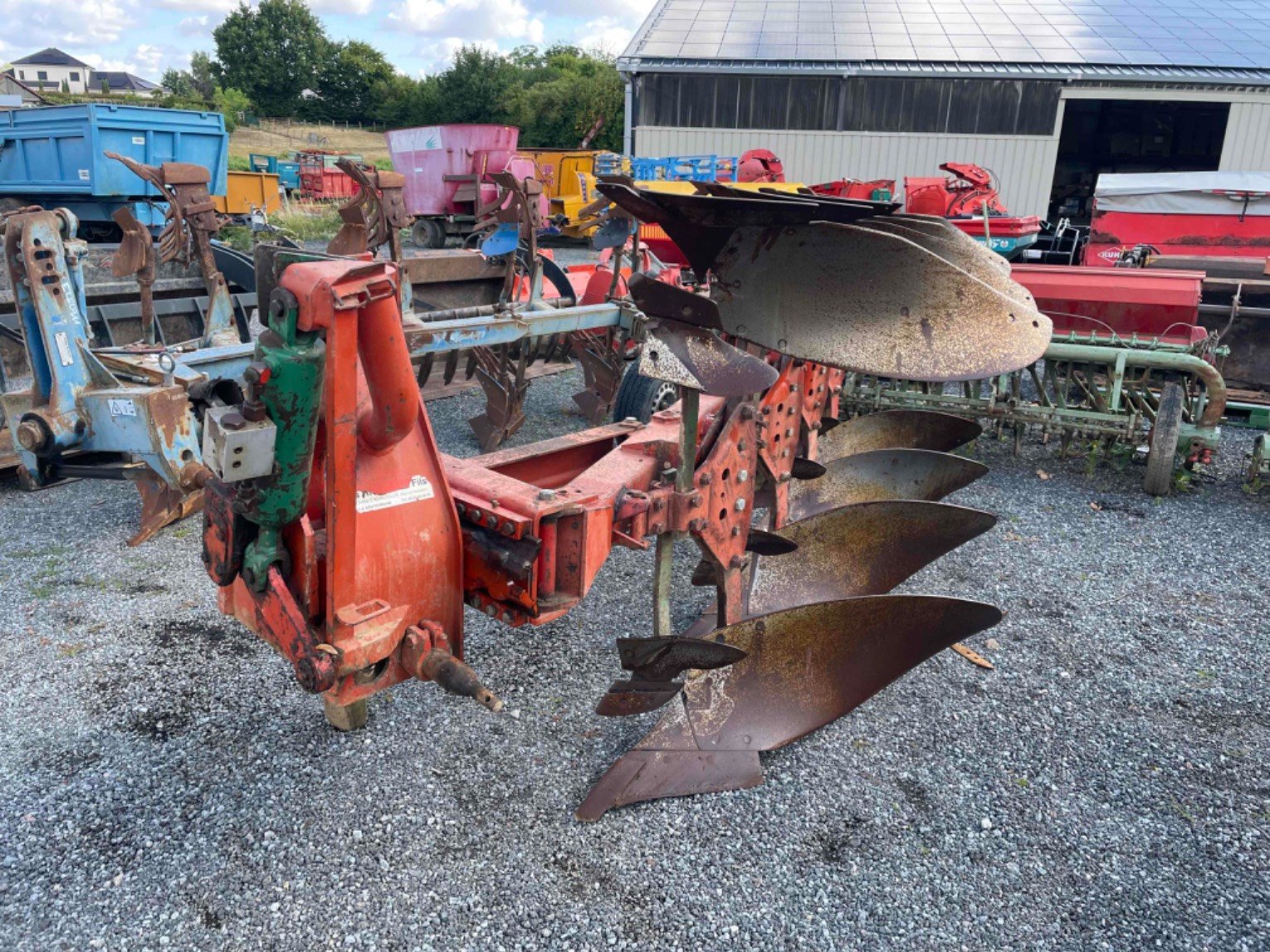 Pflug des Typs Kverneland F120, Gebrauchtmaschine in LA SOUTERRAINE (Bild 3)