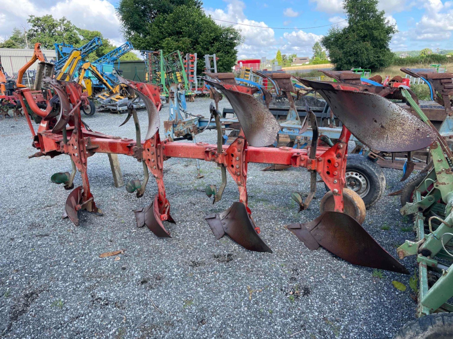 Pflug des Typs Kverneland F120, Gebrauchtmaschine in LA SOUTERRAINE (Bild 2)