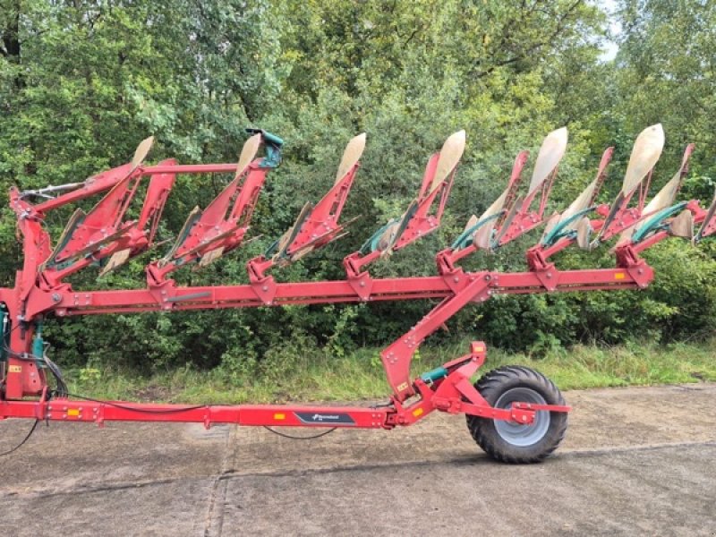 Pflug des Typs Kverneland PG 100/ 7 Schar Variomat, Gebrauchtmaschine in Löwenberger Land (Bild 1)