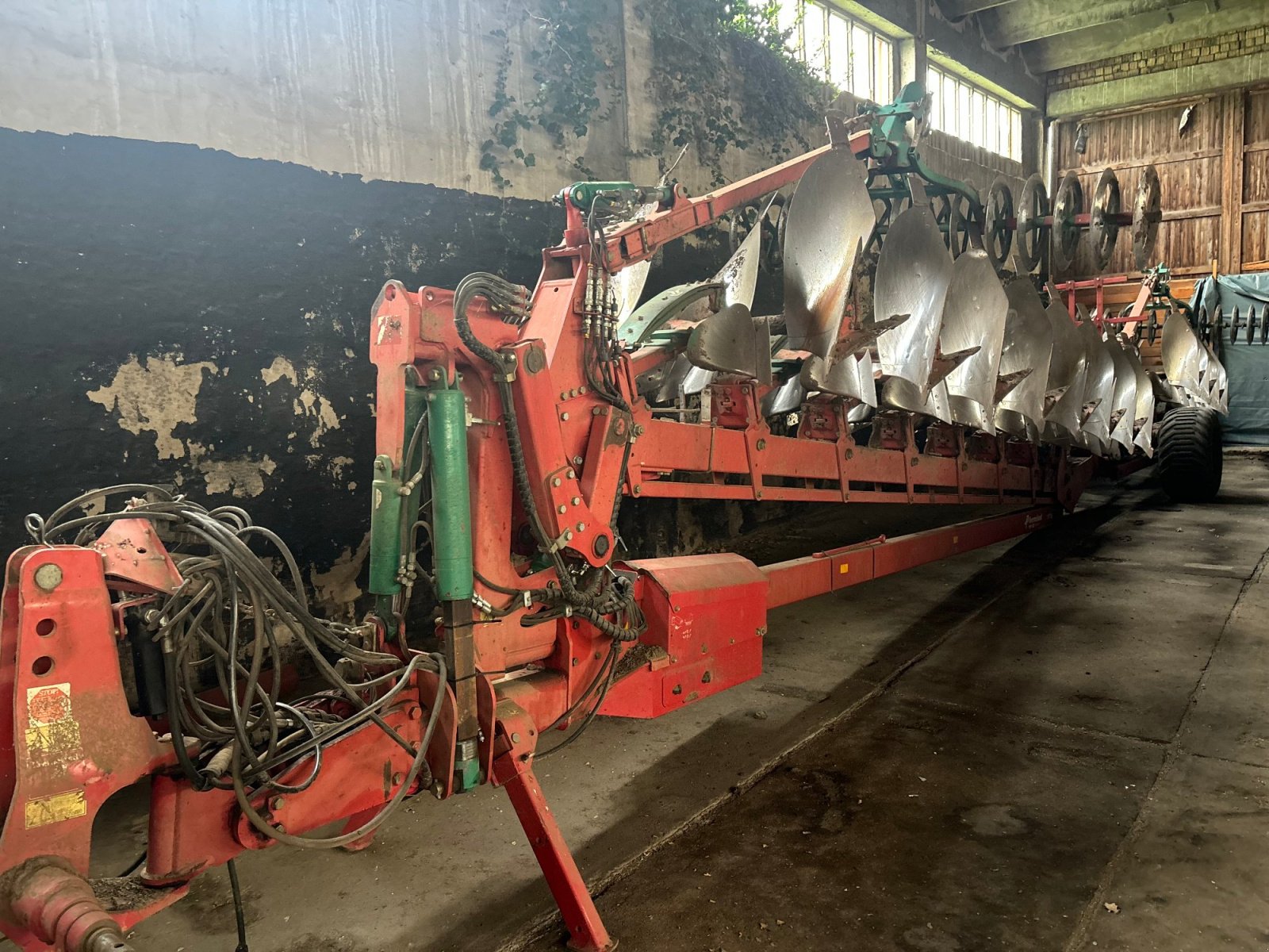 Pflug des Typs Kverneland PW 100, Gebrauchtmaschine in Pasenbach (Bild 1)