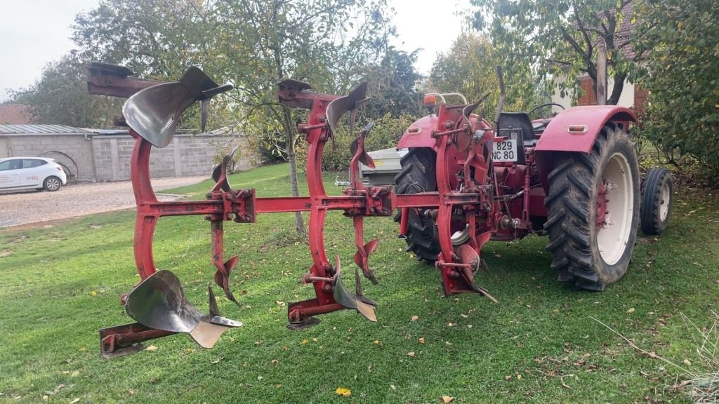 Pflug du type Massey Ferguson 366, Gebrauchtmaschine en BRACHY (Photo 2)