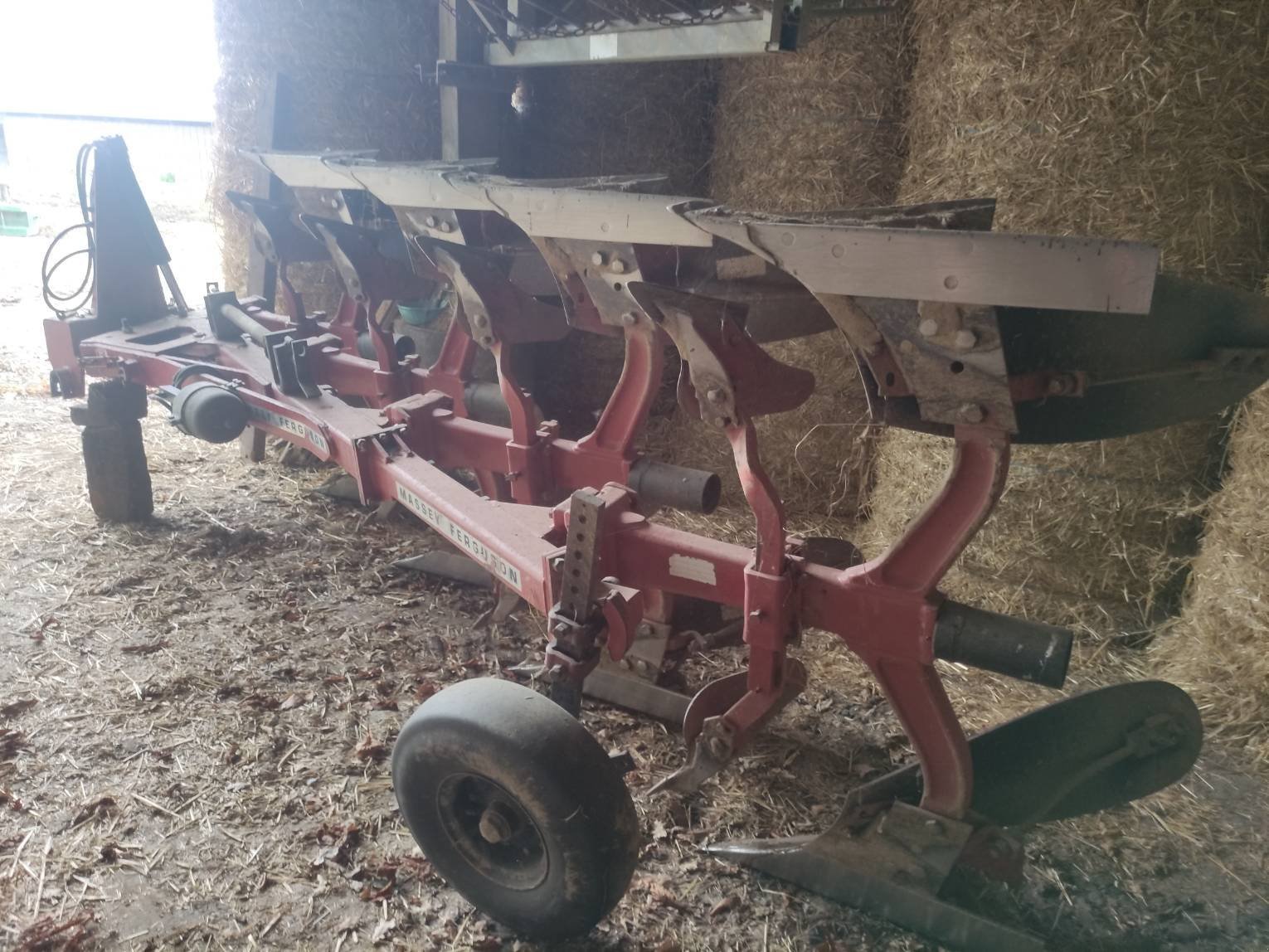 Pflug tipa Massey Ferguson Qr65, Gebrauchtmaschine u Le Horps (Slika 2)