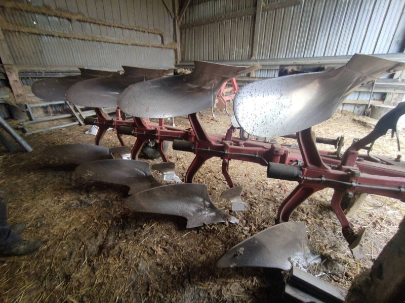 Pflug типа Massey Ferguson Qr65, Gebrauchtmaschine в Le Horps