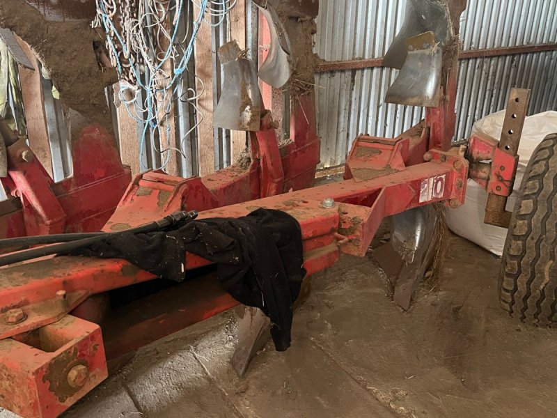 Pflug типа Naud 3 furet vendeplov, Gebrauchtmaschine в Middelfart