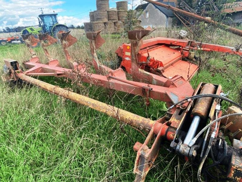 Pflug of the type Naud 5 CORPS, Gebrauchtmaschine in SAINT-GERMAIN DU PUY (Picture 1)