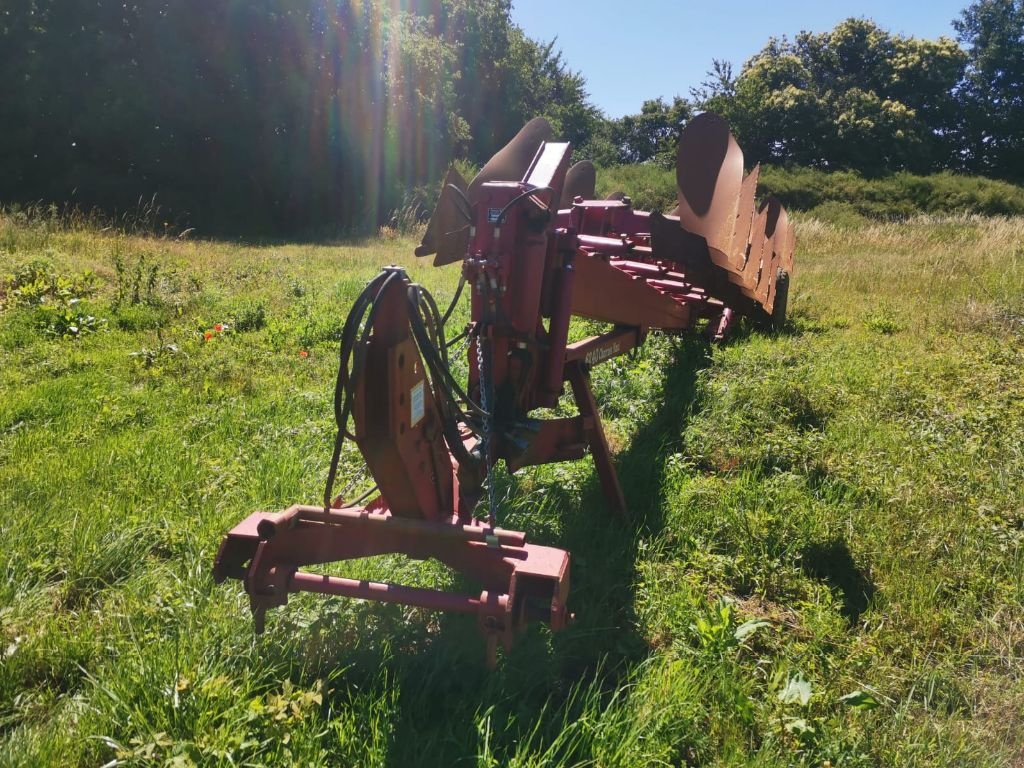 Pflug tipa Naud APX 662 40, Gebrauchtmaschine u SAINT LOUP (Slika 3)
