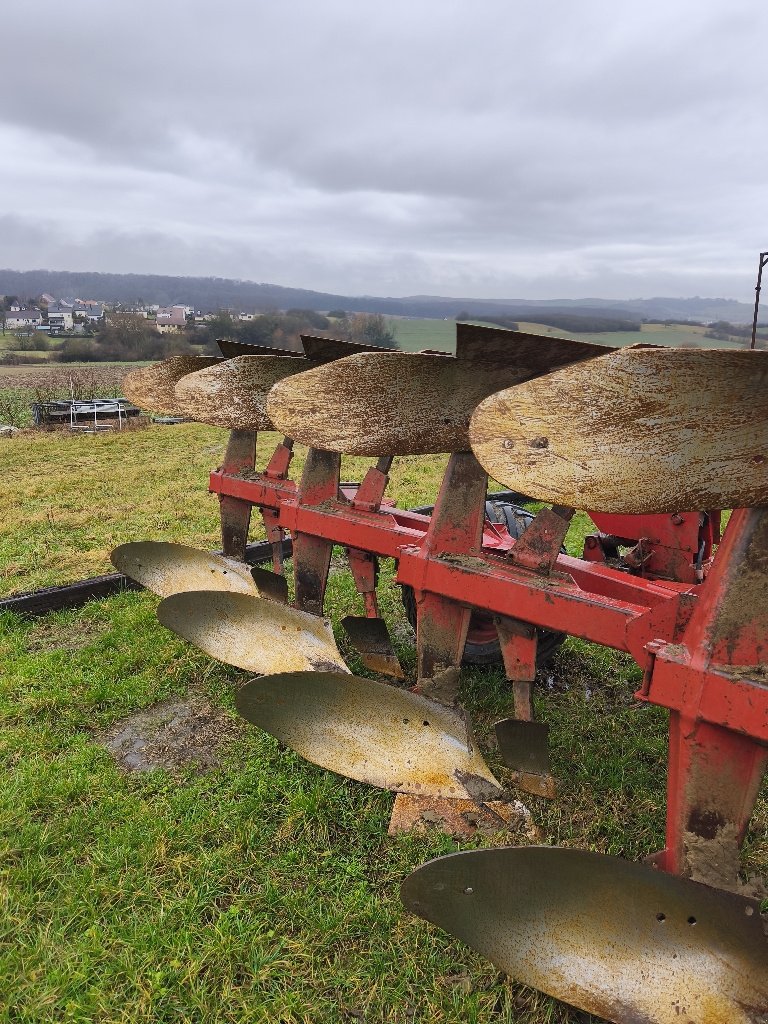 Pflug a típus Naud PSN415, Gebrauchtmaschine ekkor: LIMEY-REMENAUVILLE (Kép 1)