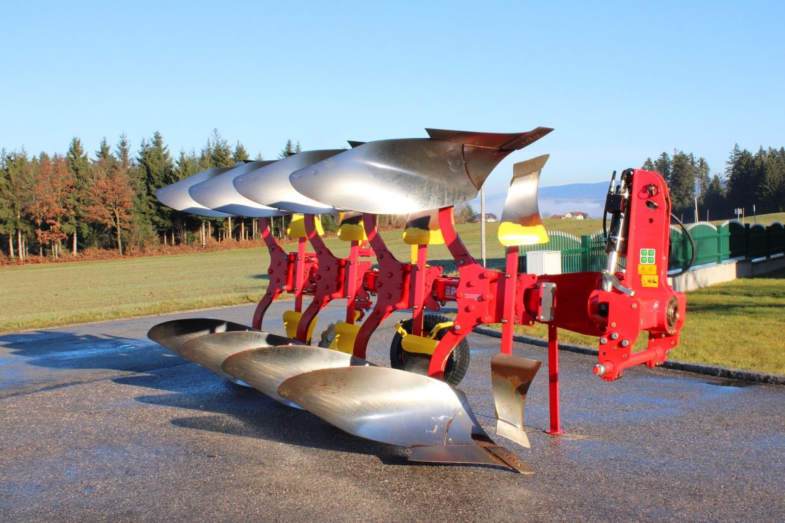 Pflug типа Pöttinger Pflug SERVO 35 S, 4+, Gebrauchtmaschine в Neukirchen am Walde  (Фотография 1)