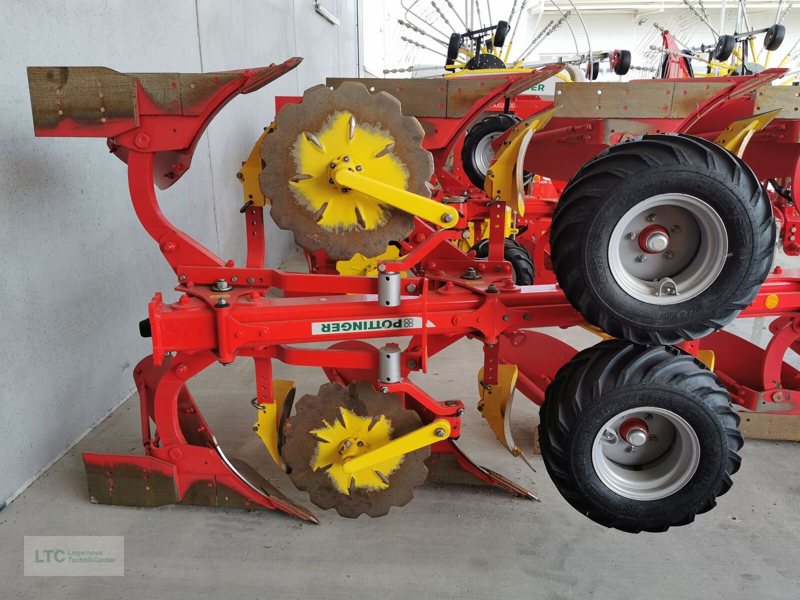 Pflug des Typs Pöttinger Servo 4000 Plus, Vorführmaschine in Redlham (Bild 8)