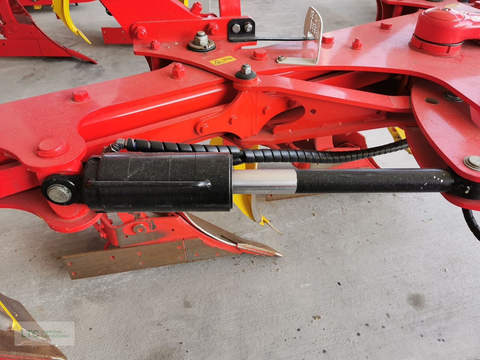 Pflug des Typs Pöttinger Servo 4000 Plus, Vorführmaschine in Redlham (Bild 10)