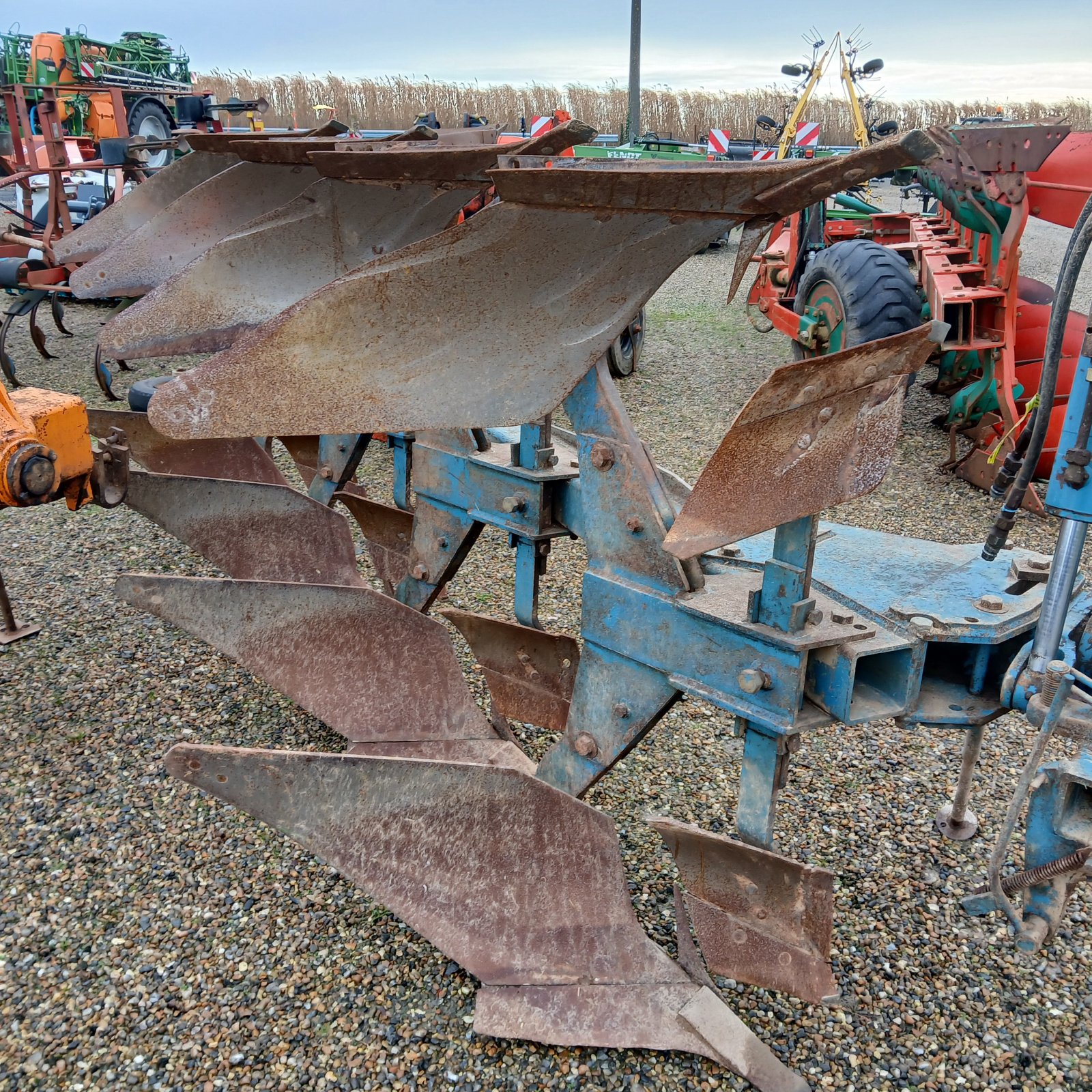 Pflug от тип Sonstige 4 CORPS, Gebrauchtmaschine в HERLIN LE SEC (Снимка 1)