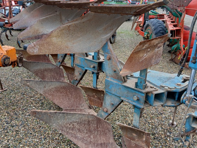 Pflug vrste Sonstige 4 CORPS, Gebrauchtmaschine v HERLIN LE SEC (Slika 1)